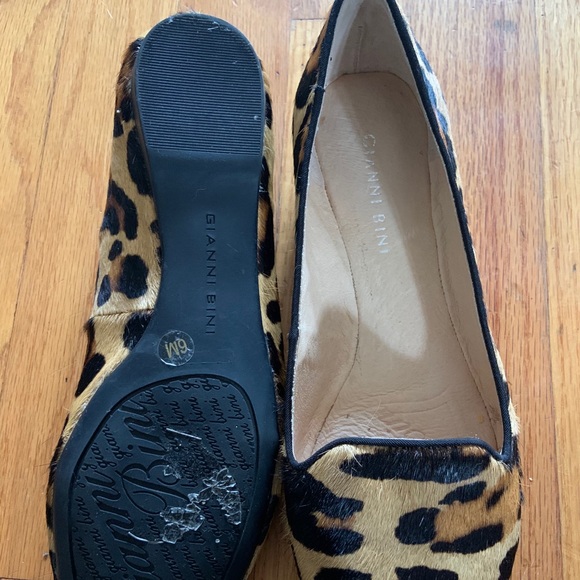 Gianni Bini Flats - Picture 2 of 3